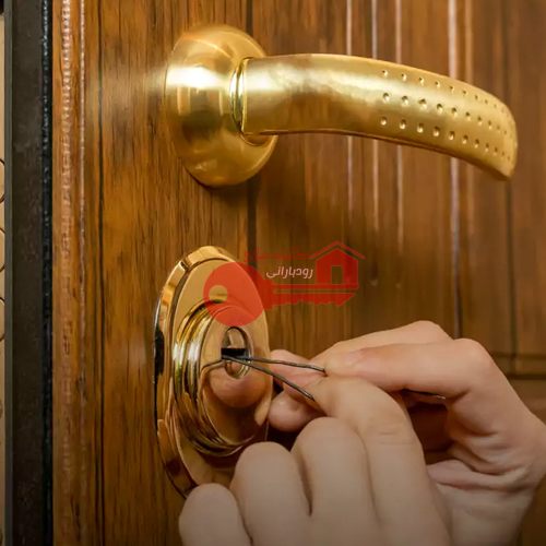 باز كردن قفل درب اتاق قدیمی